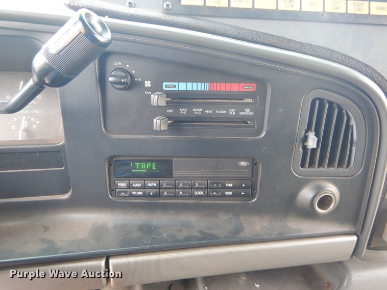 image for item DI1751 1994 Ford Econoline E350 ambulance