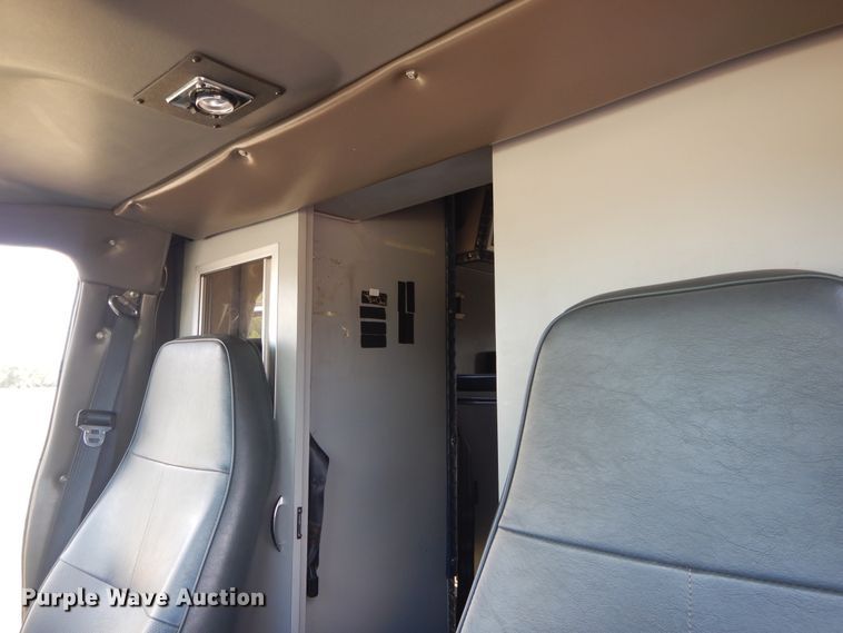 image for item DI1751 1994 Ford Econoline E350 ambulance