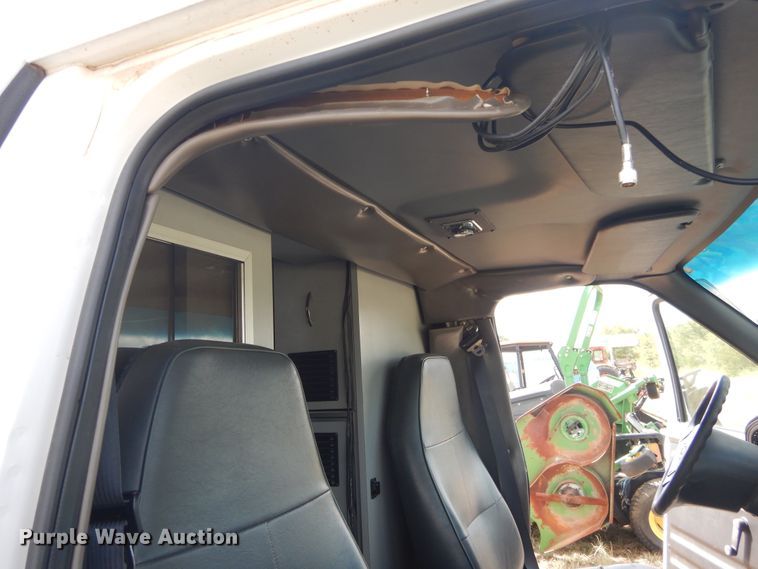 image for item DI1751 1994 Ford Econoline E350 ambulance