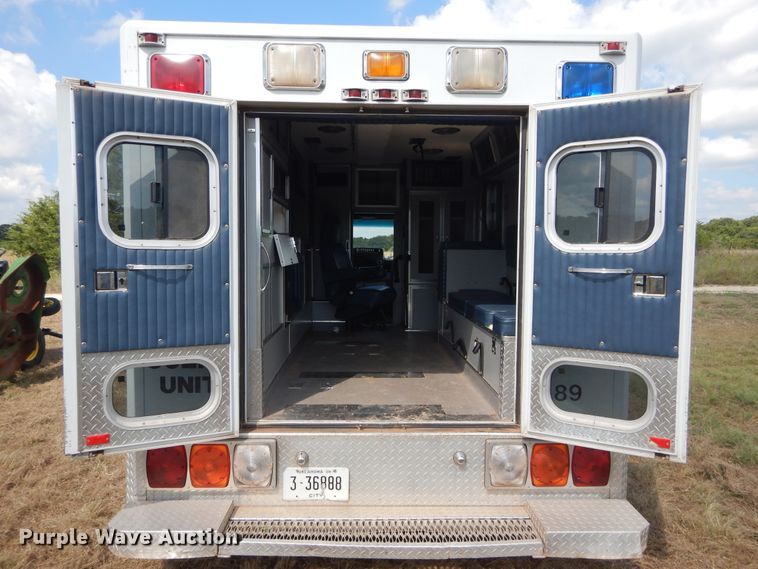 image for item DI1751 1994 Ford Econoline E350 ambulance