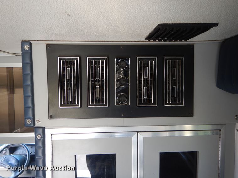 image for item DI1751 1994 Ford Econoline E350 ambulance