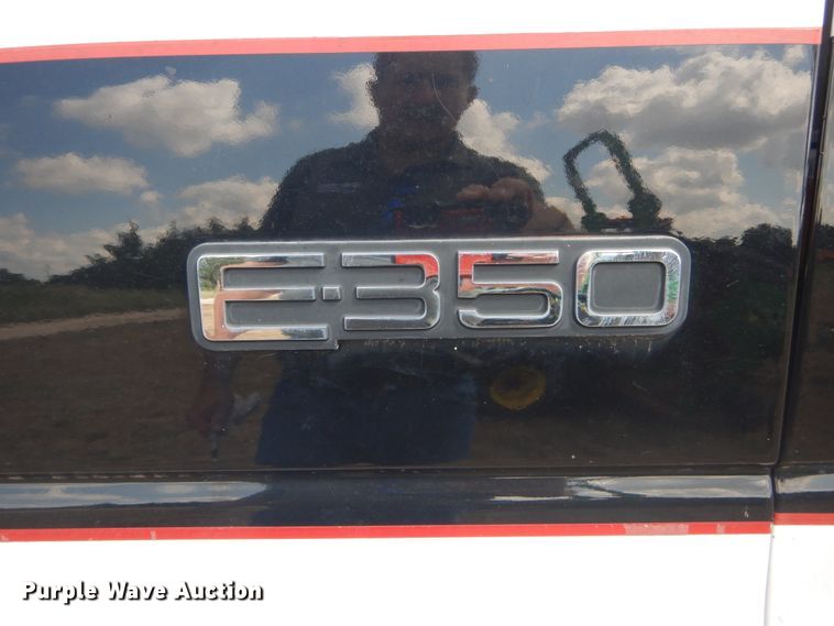 image for item DI1751 1994 Ford Econoline E350 ambulance