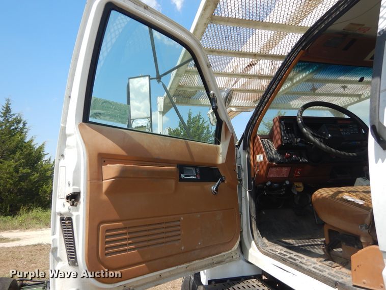 image for item DI1759 1994 GMC TopKick C6500 bucket truck