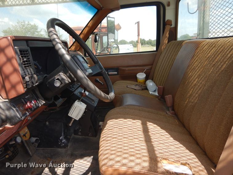 image for item DI1759 1994 GMC TopKick C6500 bucket truck