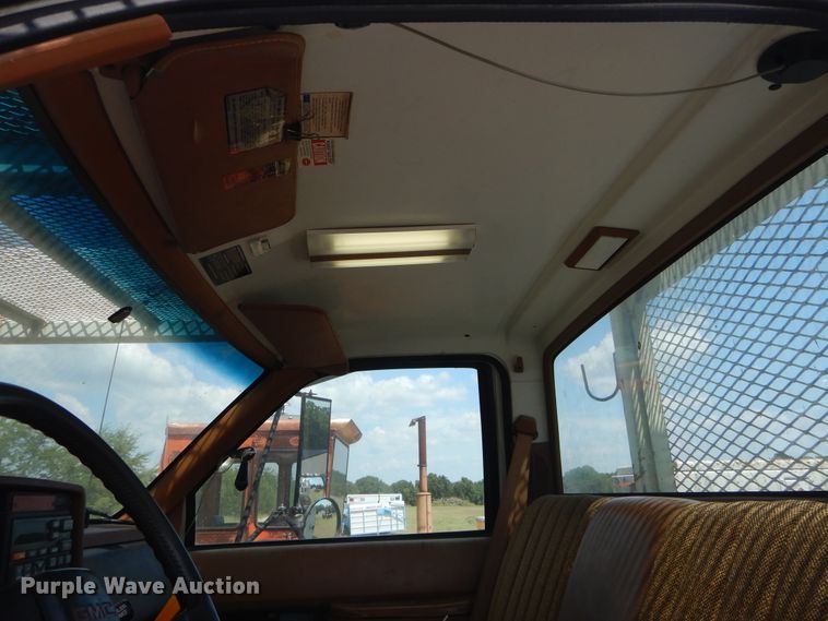 image for item DI1759 1994 GMC TopKick C6500 bucket truck