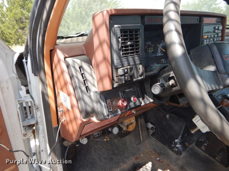 image for item DI1759 1994 GMC TopKick C6500 bucket truck