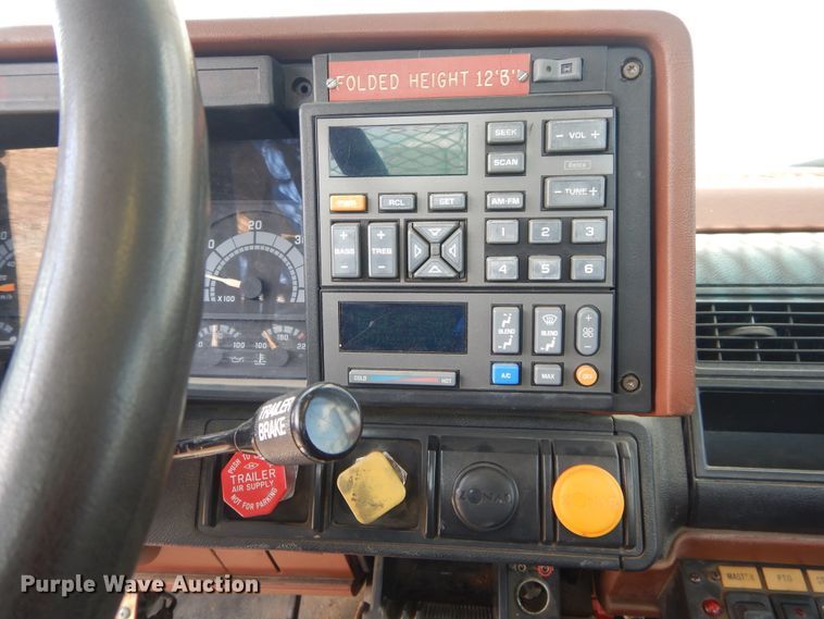 image for item DI1759 1994 GMC TopKick C6500 bucket truck