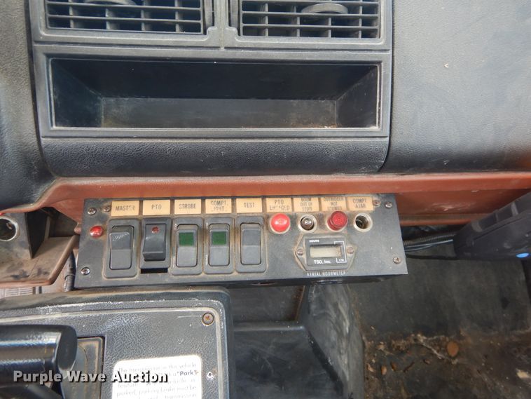 image for item DI1759 1994 GMC TopKick C6500 bucket truck