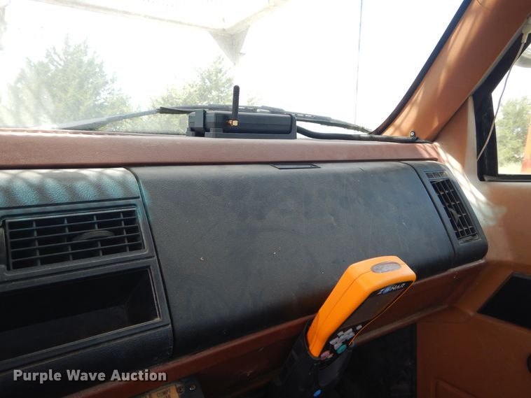 image for item DI1759 1994 GMC TopKick C6500 bucket truck