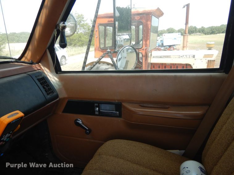 image for item DI1759 1994 GMC TopKick C6500 bucket truck