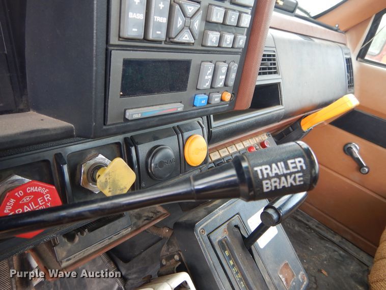 image for item DI1759 1994 GMC TopKick C6500 bucket truck