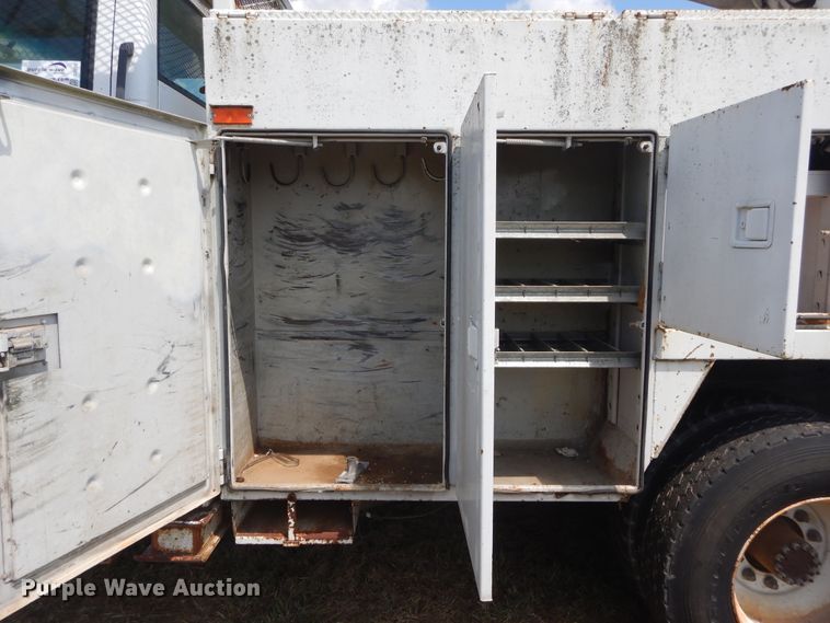 image for item DI1759 1994 GMC TopKick C6500 bucket truck