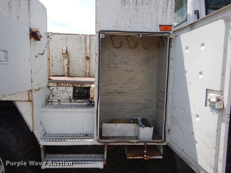 image for item DI1759 1994 GMC TopKick C6500 bucket truck