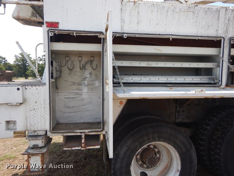 image for item DI1759 1994 GMC TopKick C6500 bucket truck