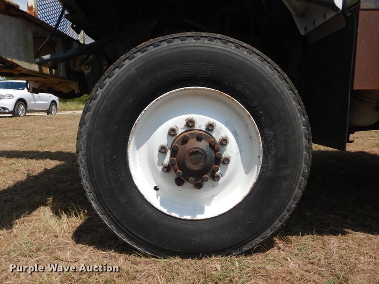 image for item DI1759 1994 GMC TopKick C6500 bucket truck