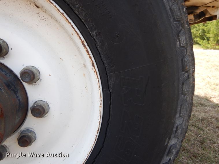 image for item DI1759 1994 GMC TopKick C6500 bucket truck