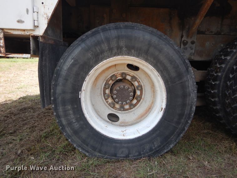 image for item DI1759 1994 GMC TopKick C6500 bucket truck