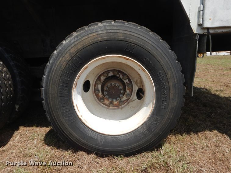 image for item DI1759 1994 GMC TopKick C6500 bucket truck