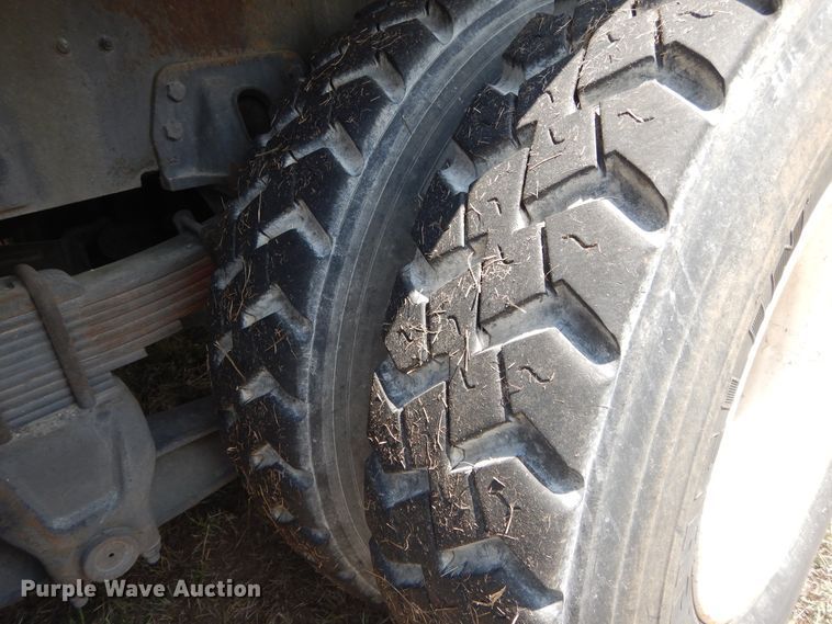 image for item DI1759 1994 GMC TopKick C6500 bucket truck