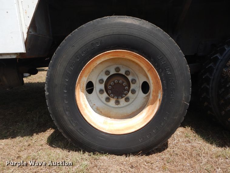 image for item DI1759 1994 GMC TopKick C6500 bucket truck