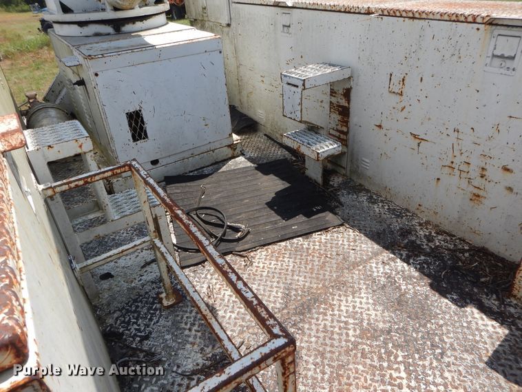 image for item DI1759 1994 GMC TopKick C6500 bucket truck