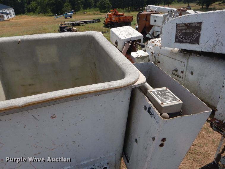 image for item DI1759 1994 GMC TopKick C6500 bucket truck