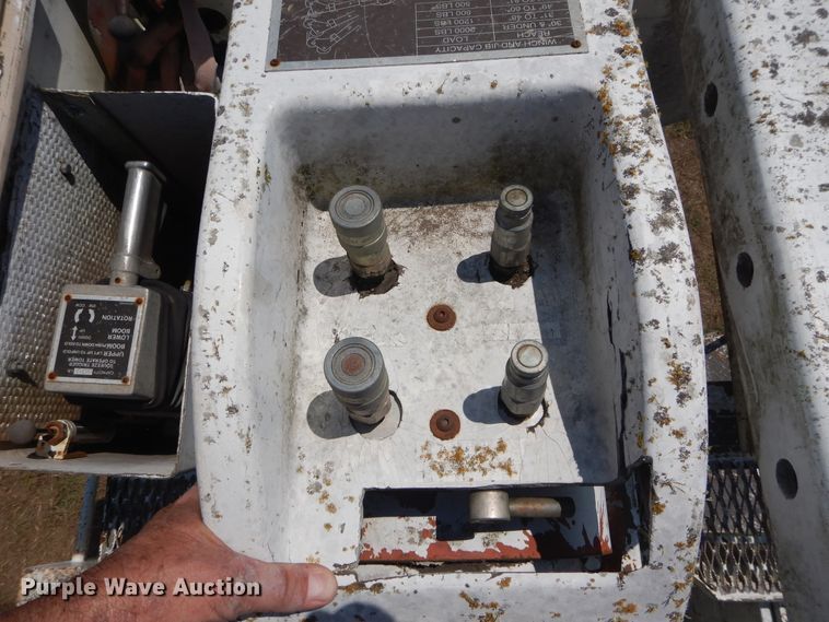 image for item DI1759 1994 GMC TopKick C6500 bucket truck