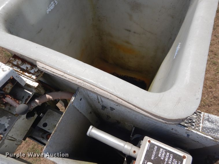 image for item DI1759 1994 GMC TopKick C6500 bucket truck