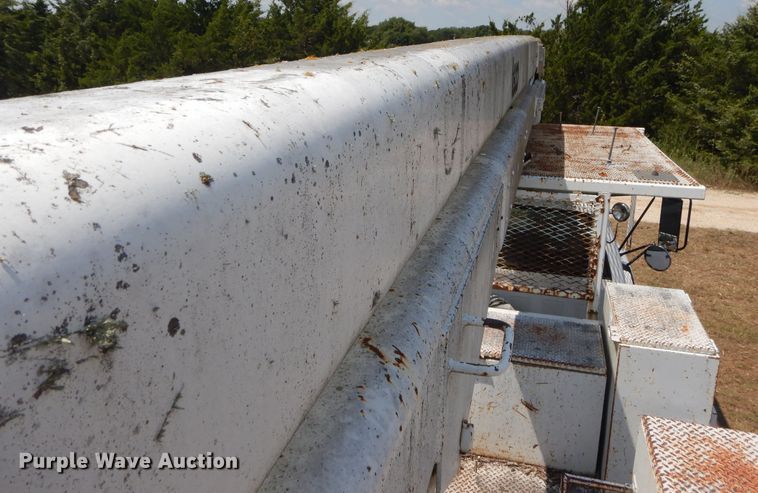 image for item DI1759 1994 GMC TopKick C6500 bucket truck