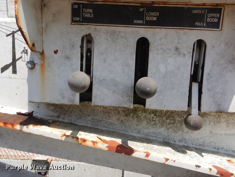 image for item DI1759 1994 GMC TopKick C6500 bucket truck