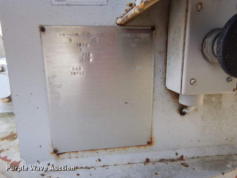 image for item DI1759 1994 GMC TopKick C6500 bucket truck