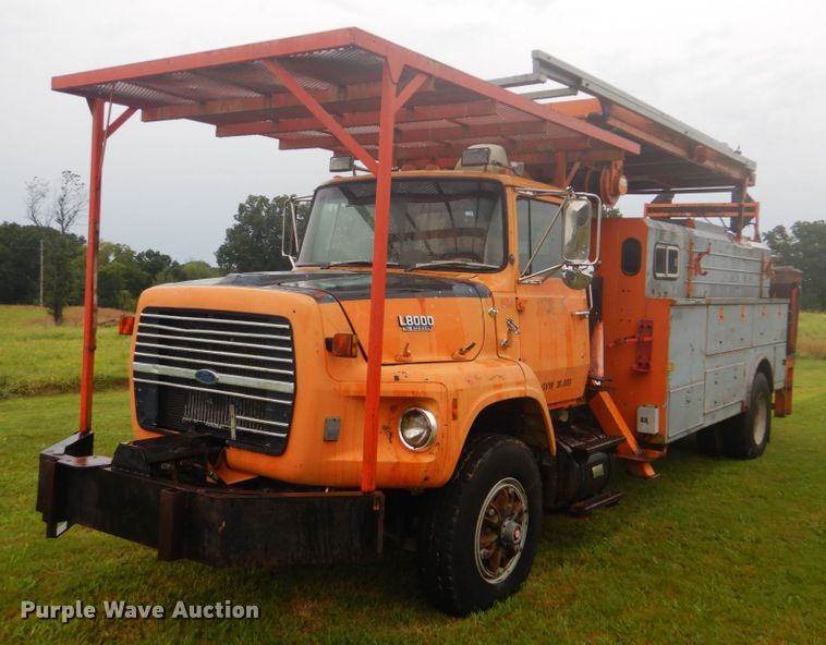 image for item DI2267 1990 Ford L8000 bridge inspection truck