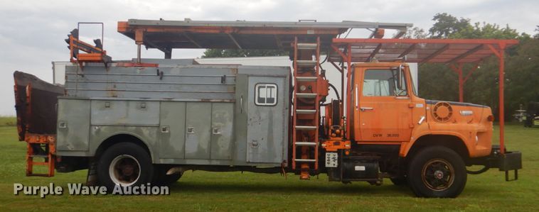 image for item DI2267 1990 Ford L8000 bridge inspection truck