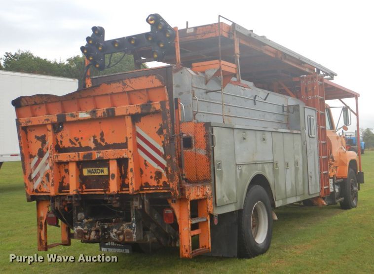 image for item DI2267 1990 Ford L8000 bridge inspection truck