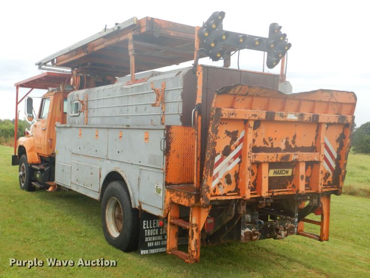 image for item DI2267 1990 Ford L8000 bridge inspection truck