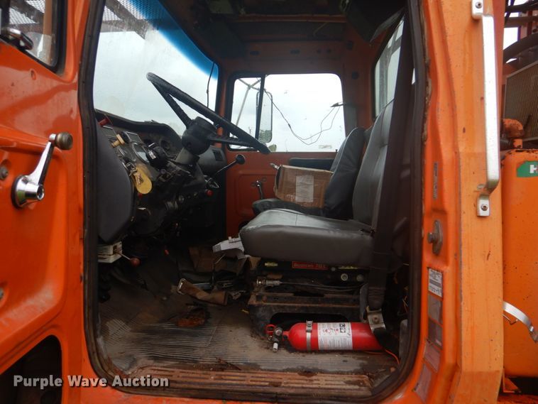 image for item DI2267 1990 Ford L8000 bridge inspection truck