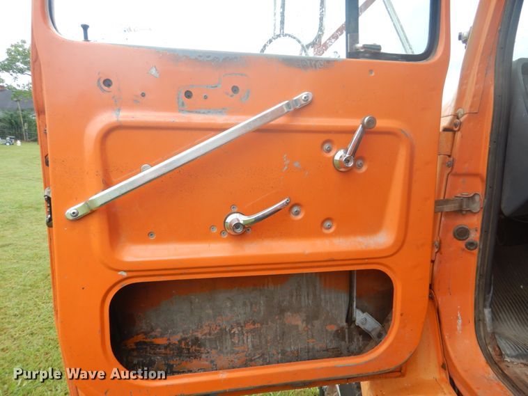 image for item DI2267 1990 Ford L8000 bridge inspection truck
