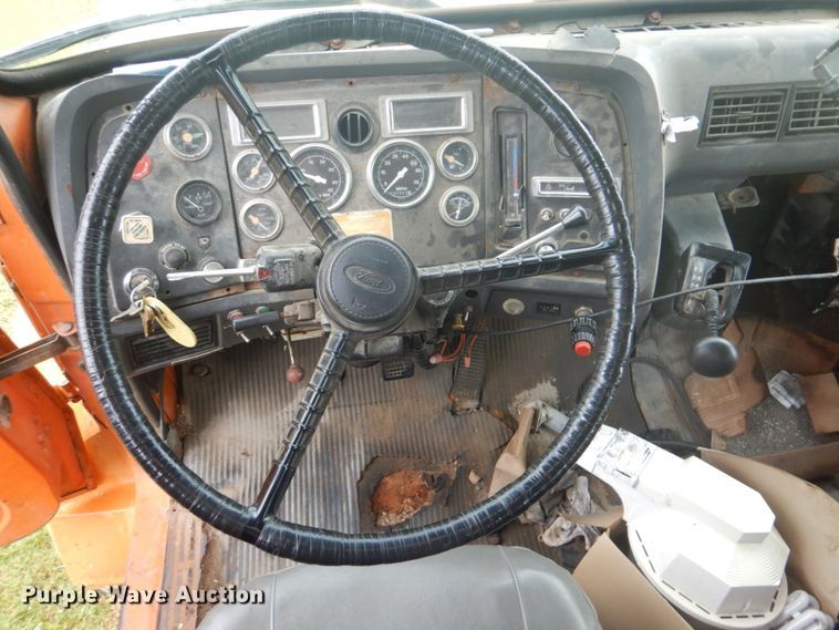 image for item DI2267 1990 Ford L8000 bridge inspection truck