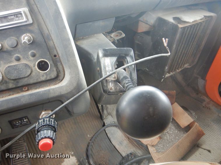 image for item DI2267 1990 Ford L8000 bridge inspection truck