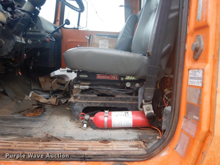 image for item DI2267 1990 Ford L8000 bridge inspection truck