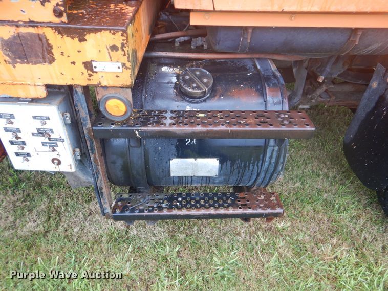 image for item DI2267 1990 Ford L8000 bridge inspection truck