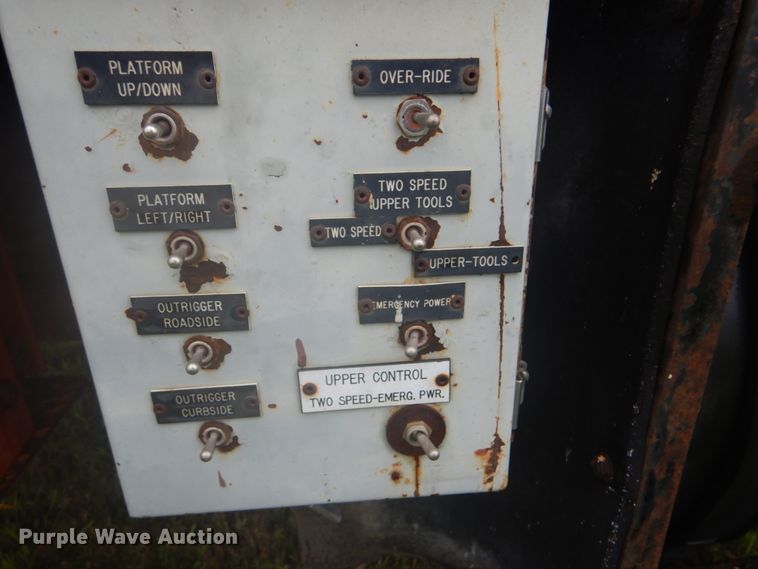 image for item DI2267 1990 Ford L8000 bridge inspection truck