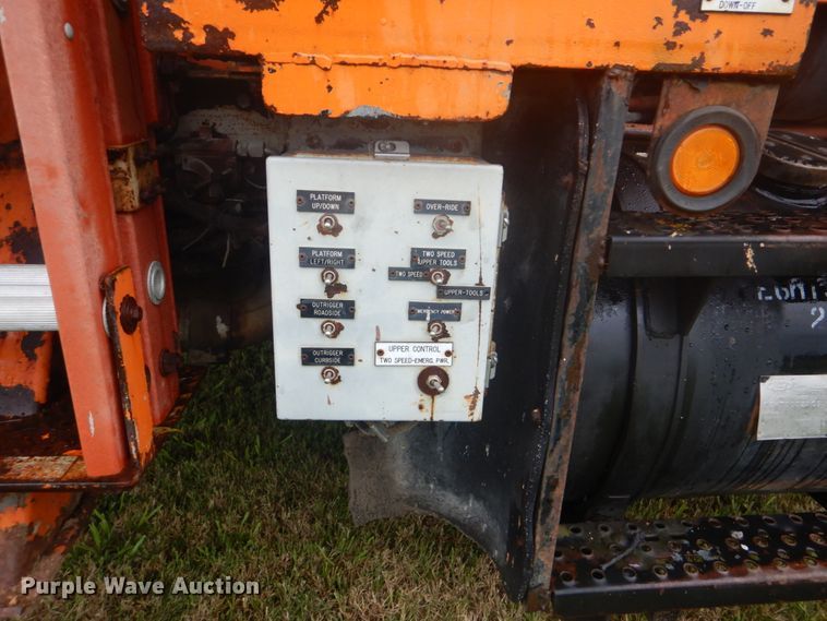 image for item DI2267 1990 Ford L8000 bridge inspection truck