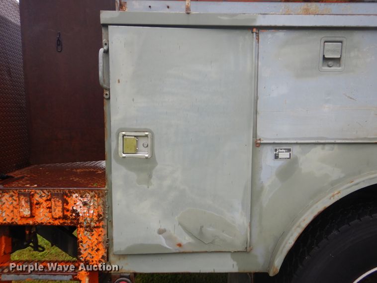image for item DI2267 1990 Ford L8000 bridge inspection truck