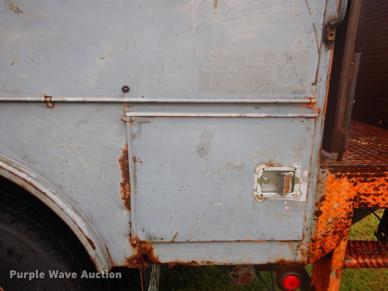 image for item DI2267 1990 Ford L8000 bridge inspection truck