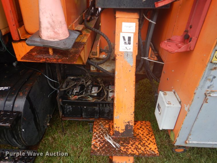 image for item DI2267 1990 Ford L8000 bridge inspection truck