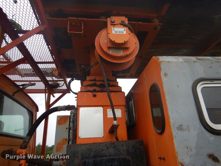 image for item DI2267 1990 Ford L8000 bridge inspection truck