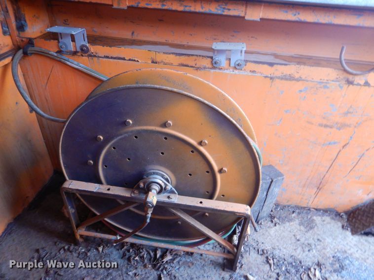 image for item DI2267 1990 Ford L8000 bridge inspection truck