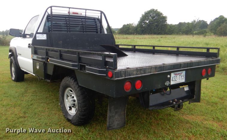 image for item DI2270 2006 Chevrolet Silverado 2500 flatbed pickup truck