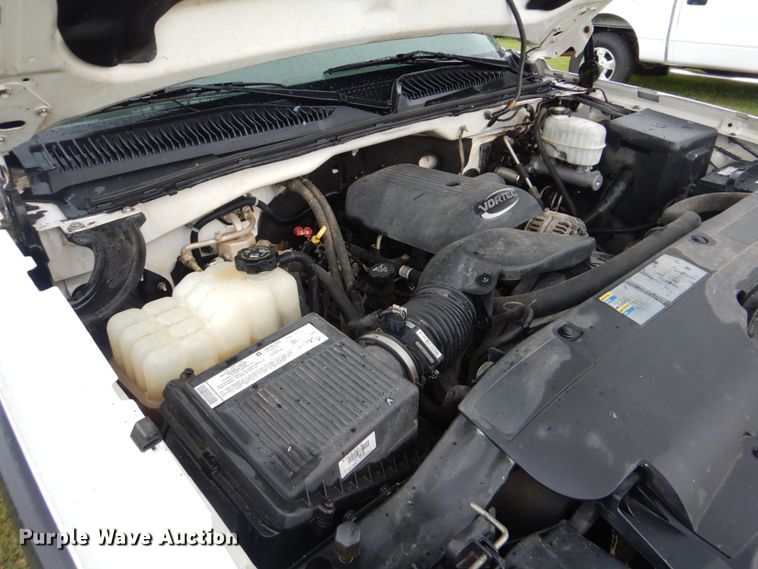 image for item DI2270 2006 Chevrolet Silverado 2500 flatbed pickup truck